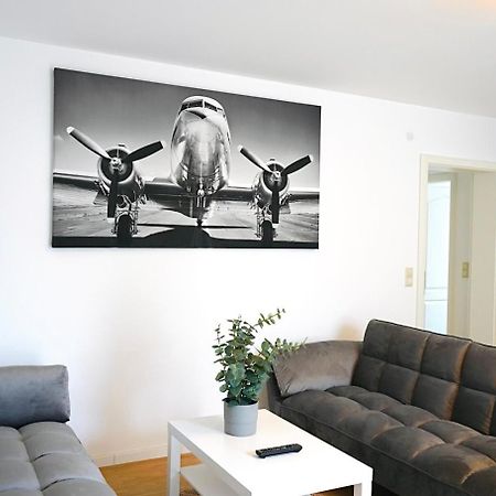 Stilvolles Apartment In Stadtnaehe-Parkplatz- 4 Personen- Balkon ウォルフスブルク エクステリア 写真