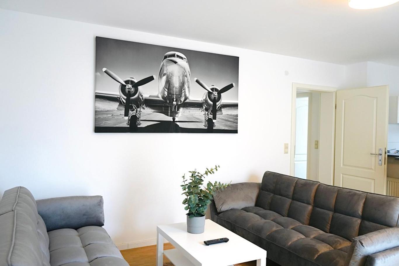 Stilvolles Apartment In Stadtnaehe-Parkplatz- 4 Personen- Balkon ウォルフスブルク エクステリア 写真