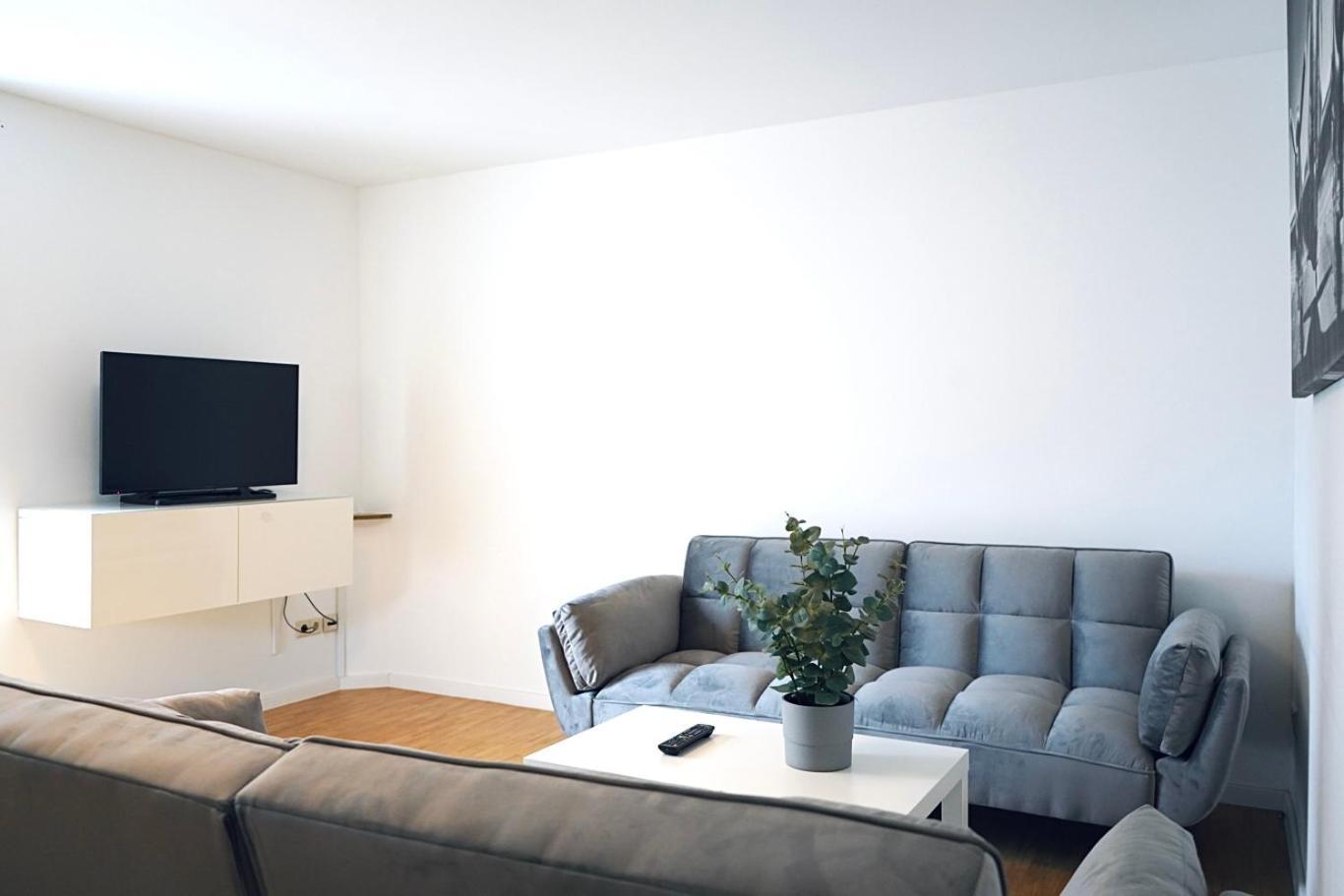 Stilvolles Apartment In Stadtnaehe-Parkplatz- 4 Personen- Balkon ウォルフスブルク エクステリア 写真
