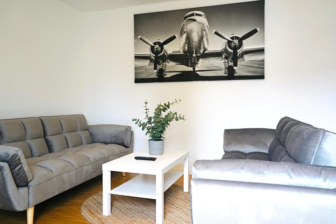 Stilvolles Apartment In Stadtnaehe-Parkplatz- 4 Personen- Balkon ウォルフスブルク エクステリア 写真
