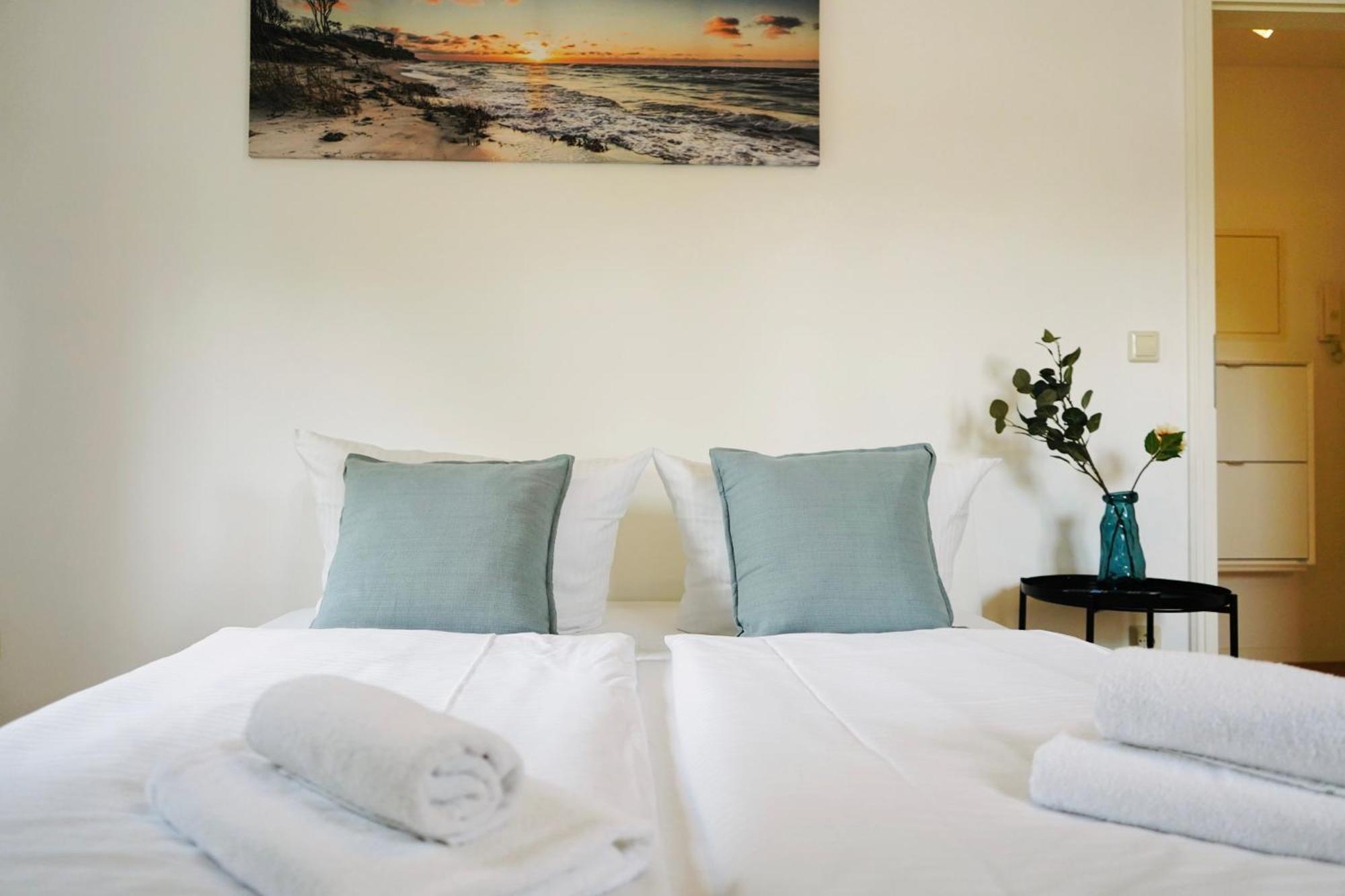 Stilvolles Apartment In Stadtnaehe-Parkplatz- 4 Personen- Balkon ウォルフスブルク エクステリア 写真