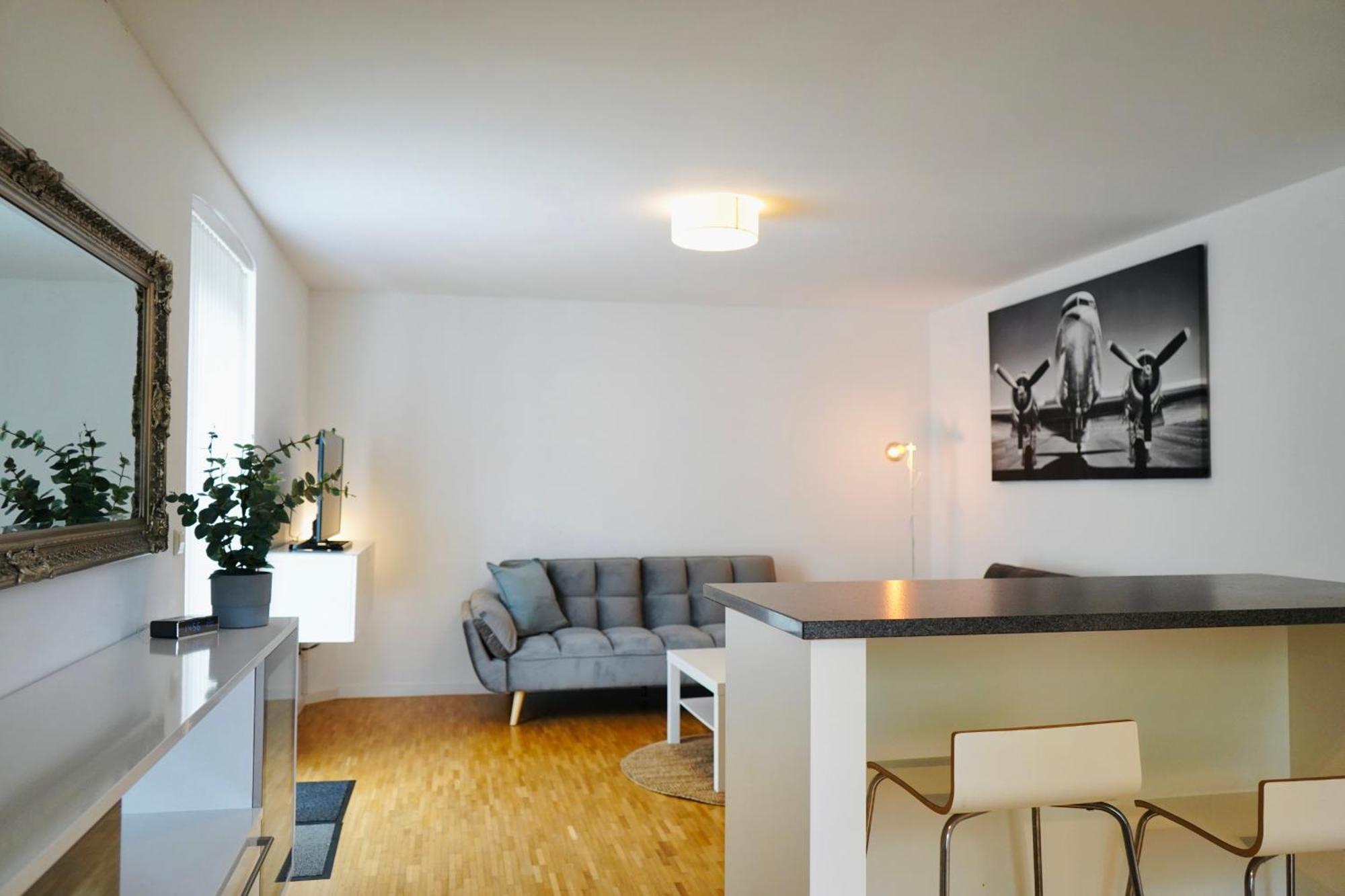 Stilvolles Apartment In Stadtnaehe-Parkplatz- 4 Personen- Balkon ウォルフスブルク エクステリア 写真